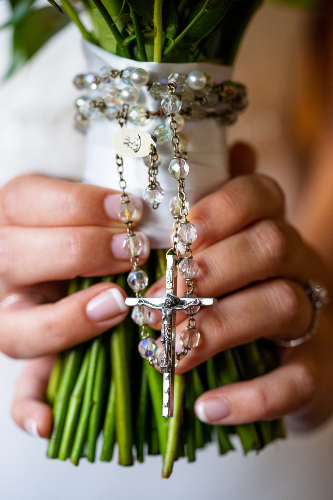 Rosary on bridal bouquet at Catholic TPC Sawgrass wedding